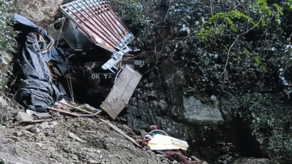 ट्रक दरीत कोसळून २२ मजूर ठार