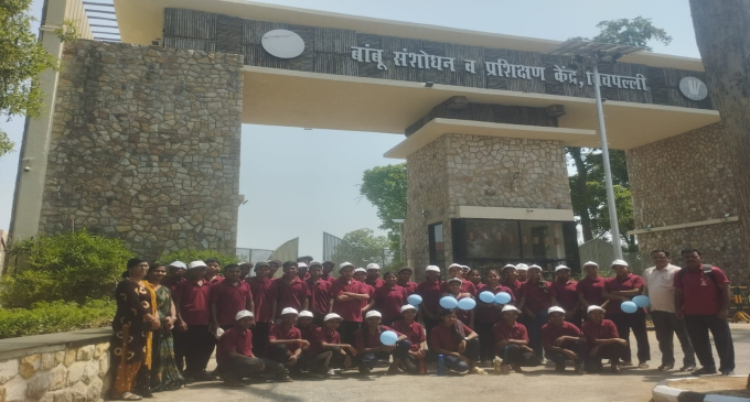 आदिवासी विद्यार्थ्यांची बीआरटीसी केंद्राला भेट