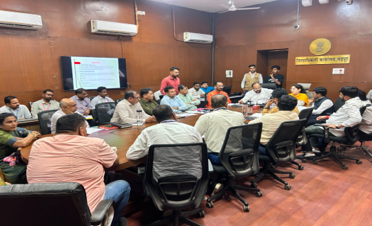 शहर विकासकामांचा आढावा घेण्यासाठी आ. किशोर जोरगेवार यांची जिल्हाधिकारी कार्यालयात आढावा बैठक