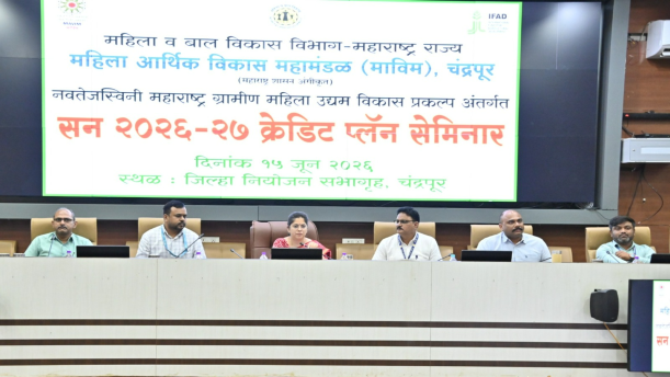 कर्जाची रक्कम बचत गटांच्या महिलांच्या खात्यात थेट जमा करा