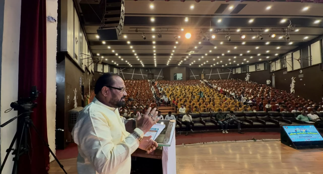 विद्यार्थ्यांनी ध्येय निश्चित करून यशासाठी सातत्याने प्रयत्न करावे – किशोर जोरगेवार